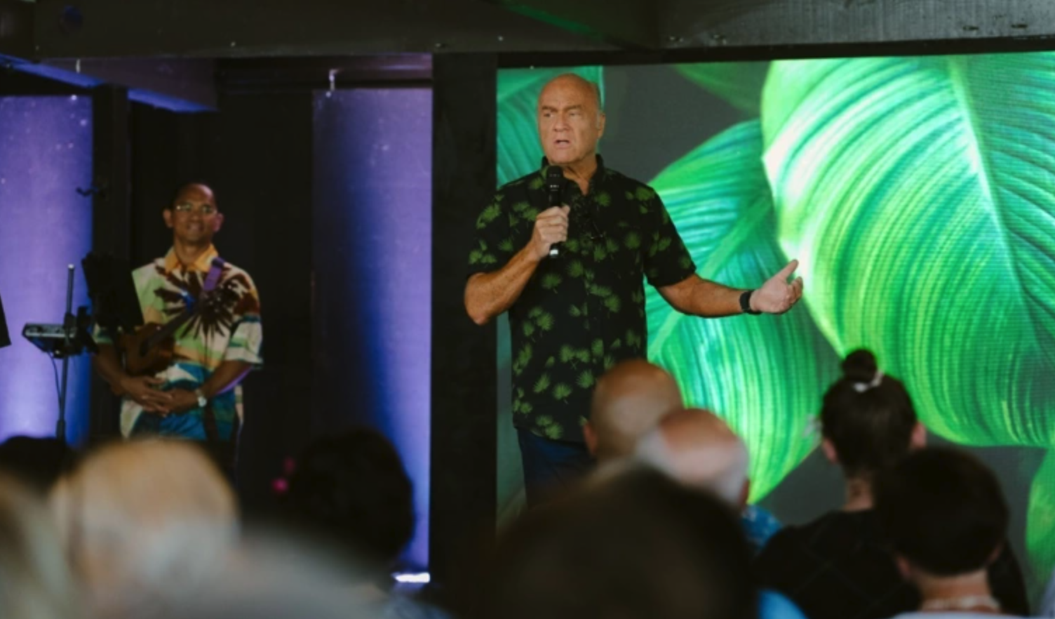 勞格理牧師在夏威夷講道。（圖／翻攝自kumulanichapel.org）